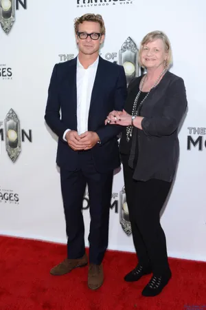 Simon Baker Red Carpet Eventwith Guest Wallpaper