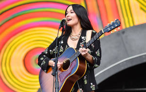 Singer Kacey Musgraves Performing Wallpaper