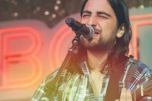 Singer Performance Bokeh Background Wallpaper