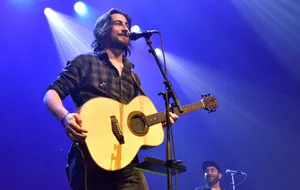 Singer Songwriter Performance Stage Lights Wallpaper