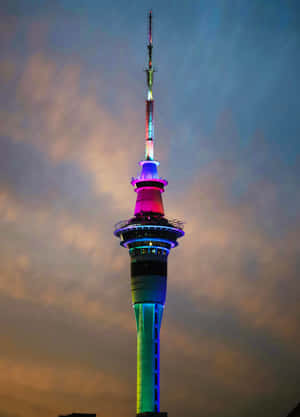 Sky Tower Auckland Illuminatedat Dusk Wallpaper