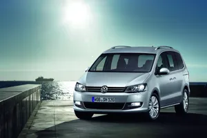 Sleek And Defined - Volkswagen Sharan In High Definition Wallpaper