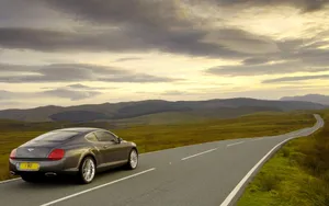 Sleek And Luxurious Bentley Continental Gt Wallpaper