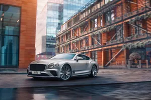 Sleek And Luxurious Bentley Continental Gt Wallpaper