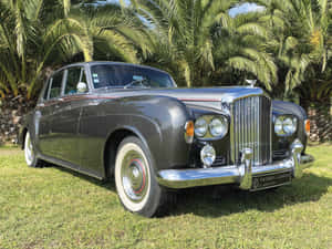 Sleek And Luxurious Bentley S3 - Elegant Classic Masterpiece Wallpaper