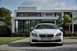 Sleek And Stylish Bmw 6 Series Coupe Wallpaper