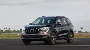 Sleek And Stylish Mahindra Xuv500 Sporty Vibe Wallpaper