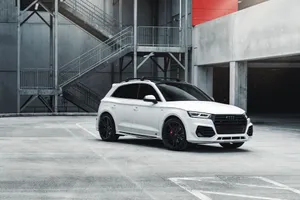 Sleek Audi Q5 On A Scenic Drive Wallpaper