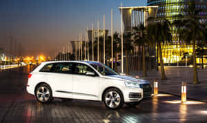 Sleek Audi Q7 In A Stunning Urban Setting Wallpaper