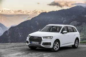 Sleek Audi Q7 In Striking Nighttime Setting Wallpaper