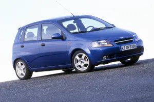 Sleek Design Of Daewoo Kalos Sedan In The City Wallpaper