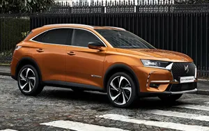 Sleek Ds 7 Crossback E-tense Unveiled In Majestic Evening Light Wallpaper