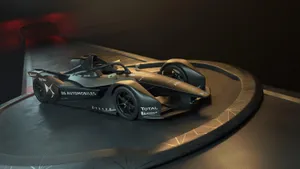 Sleek Ds Automobile In An Urban Setting Wallpaper