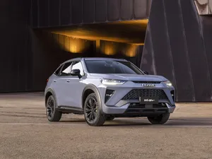 Sleek Haval Suv Cruising Through Urban Landscape Wallpaper