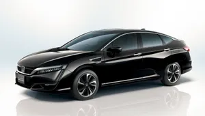Sleek Honda Clarity In Urban Landscape Wallpaper