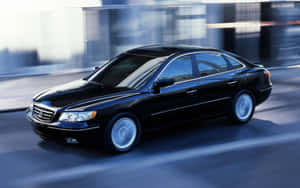 Sleek Hyundai Azera Gliding Through The Urban Landscape Wallpaper