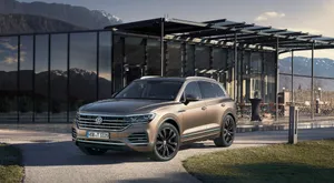 Sleek Impeccable Volkswagen Touareg Suv Wallpaper