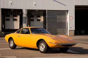 Sleek Opel Gt Elegance In Full Display Wallpaper