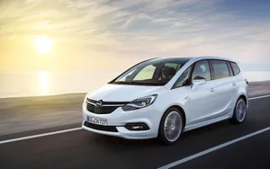 Sleek Opel Zafira In Vibrant Red Wallpaper