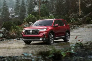 Sleek Silver Honda Pilot At Sunset Wallpaper