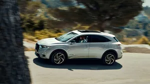 Sleek Style And High Performance - Ds 7 Crossback E-tense Wallpaper