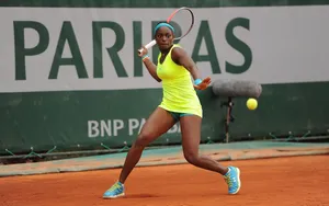 Sloane Stephens In Yellow Tennis Dress Wallpaper