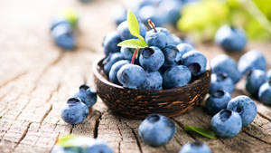 Small Basket Of Blueberries On A Plank Wallpaper