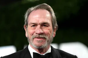 Smiley Face Of Tommy Lee Jones Wallpaper