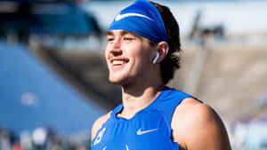 Smiling Athletein Blue Headband Wallpaper