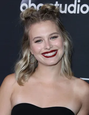 Smiling Blonde Woman Red Lipstick Wallpaper