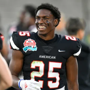 Smiling Football Player Number25 Wallpaper