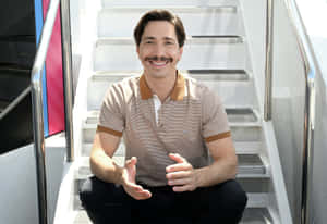 Smiling Justin Long In A Casual Outfit Wallpaper