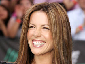 Smiling Kate Beckinsale Wallpaper