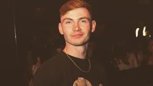 Smiling Manat Event Wallpaper