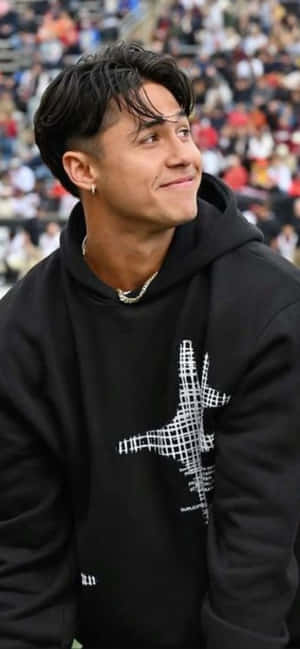 Smiling Manin Black Hoodie Wallpaper