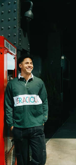 Smiling Manin Gracious Sweater Wallpaper