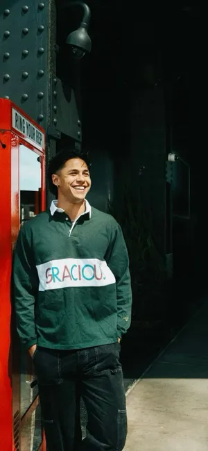 Smiling Manin Gracious Sweater Wallpaper