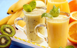 Smoothie Banana And Kiwi Flavor Wallpaper