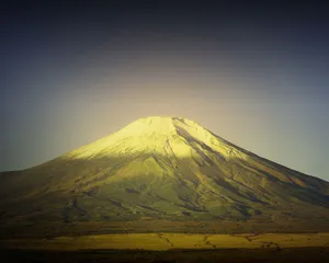 Snow Peak Of Mount Kilimanjaro Wallpaper