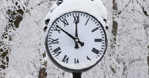 Snowy Time Clock Wallpaper
