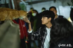 So Moon - The Uncanny Counter In Action Wallpaper