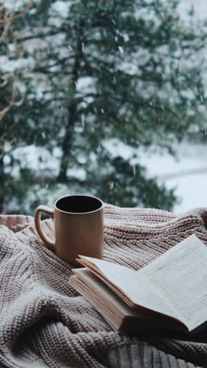 Soft Winter Air And Atmospheric Snow Flakes Wallpaper