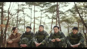 Soldiers And Se-ri Crash Landing On You Wallpaper