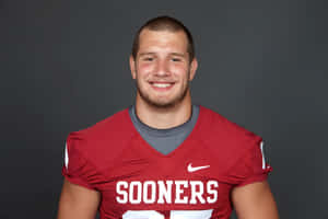 Sooners Football Player Smiling Wallpaper