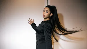 Sophia Katseye Fashion Style Wallpaper