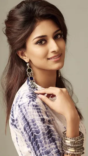 South Heroine Erica Fernandes Wallpaper