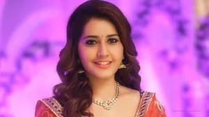 South Heroine Rashi Khanna Smiling Wallpaper