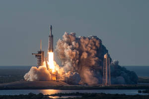 Spacex Starship Launches For First Test Journey Wallpaper