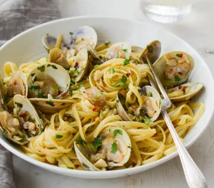 Spaghetti Alla Vongole Garlicky White Wine Sauce Wallpaper