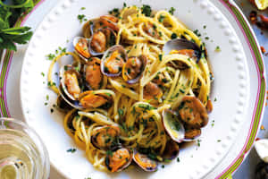 Spaghetti Alla Vongole On Embossed Dot Plate Wallpaper